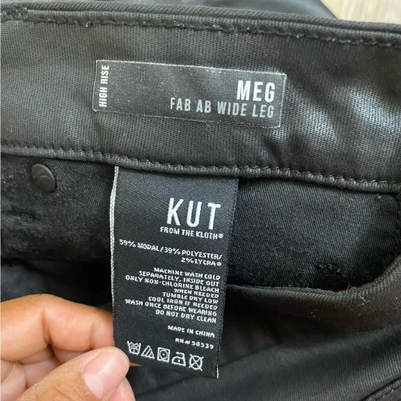 Kut from the Kloth Black Wide-Leg Faux Leather Jeans with Raw Hem - Picture 7 of 7